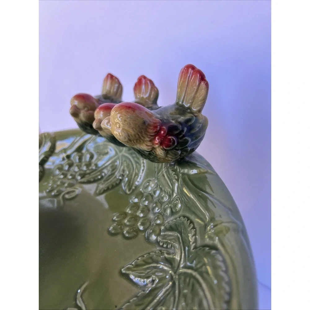 VTG Ceramic Pedestal Bird Bath Feeder 3 Birds Grapevine Bowl 10